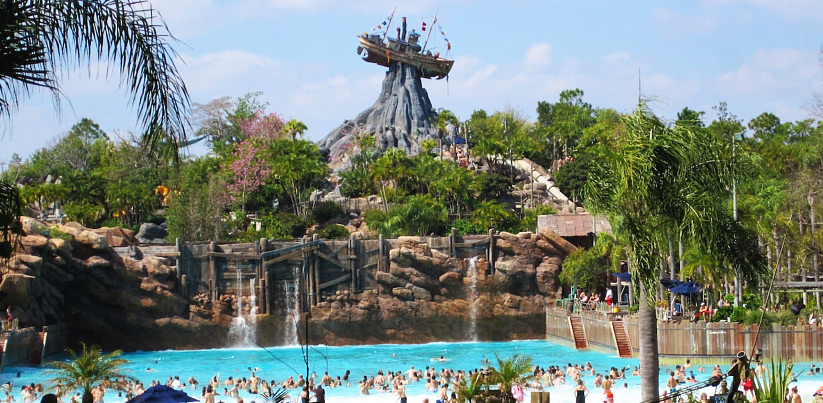 Parque Typhoon Lagoon em Orlando: um oásis de diversão.
