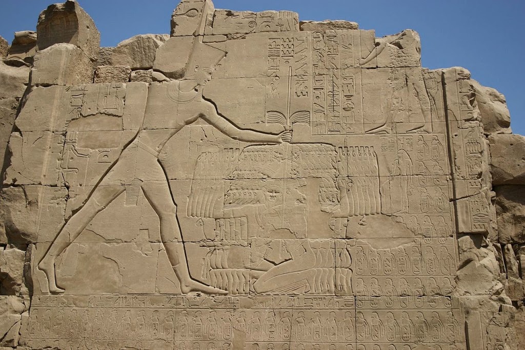 Faraó Thutmose III, que mandou construi o Cleopatra's Needle, retratado em Mural Egípcio.